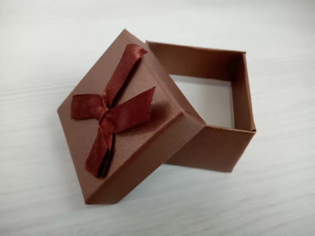 Dárková krabička malá - středně hnědá s hnědou mašličkou Vyrobeno v Číně