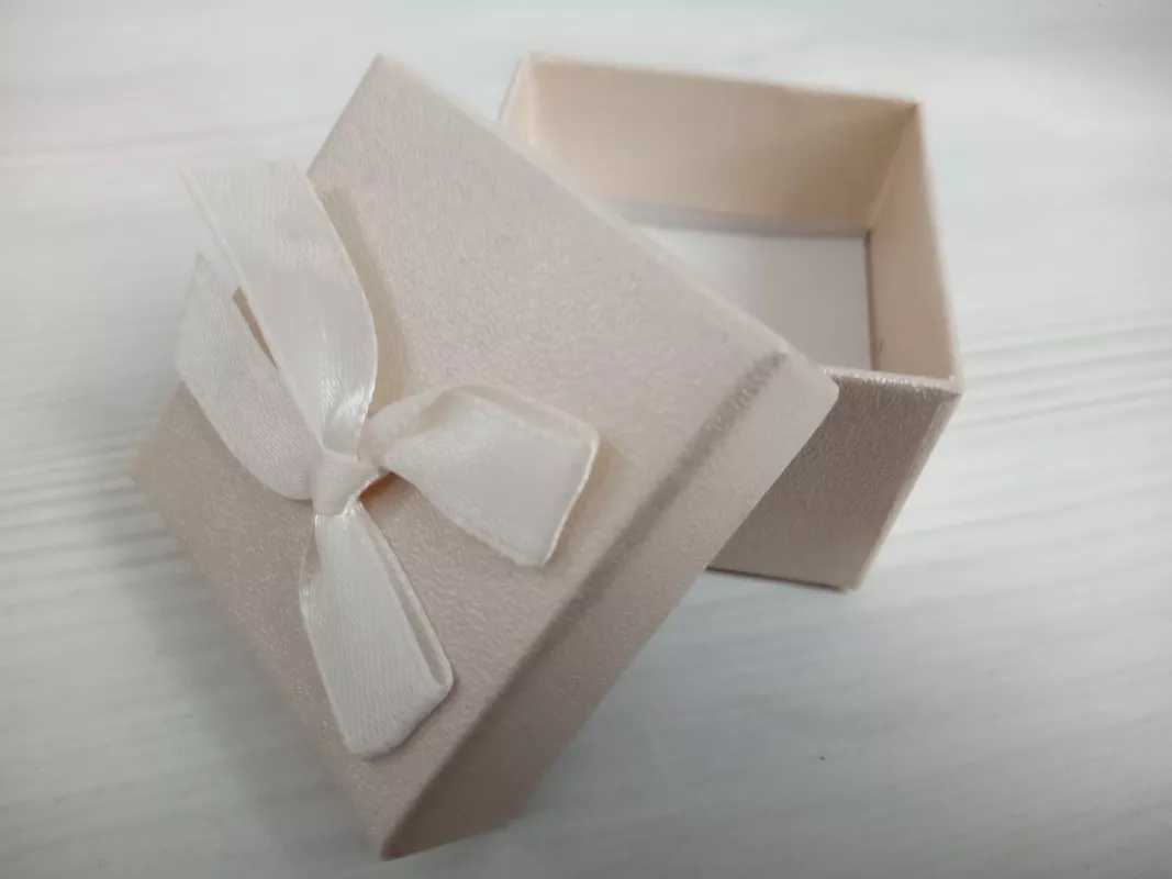 Dárková krabička malá - krémová Vyrobeno v Číně