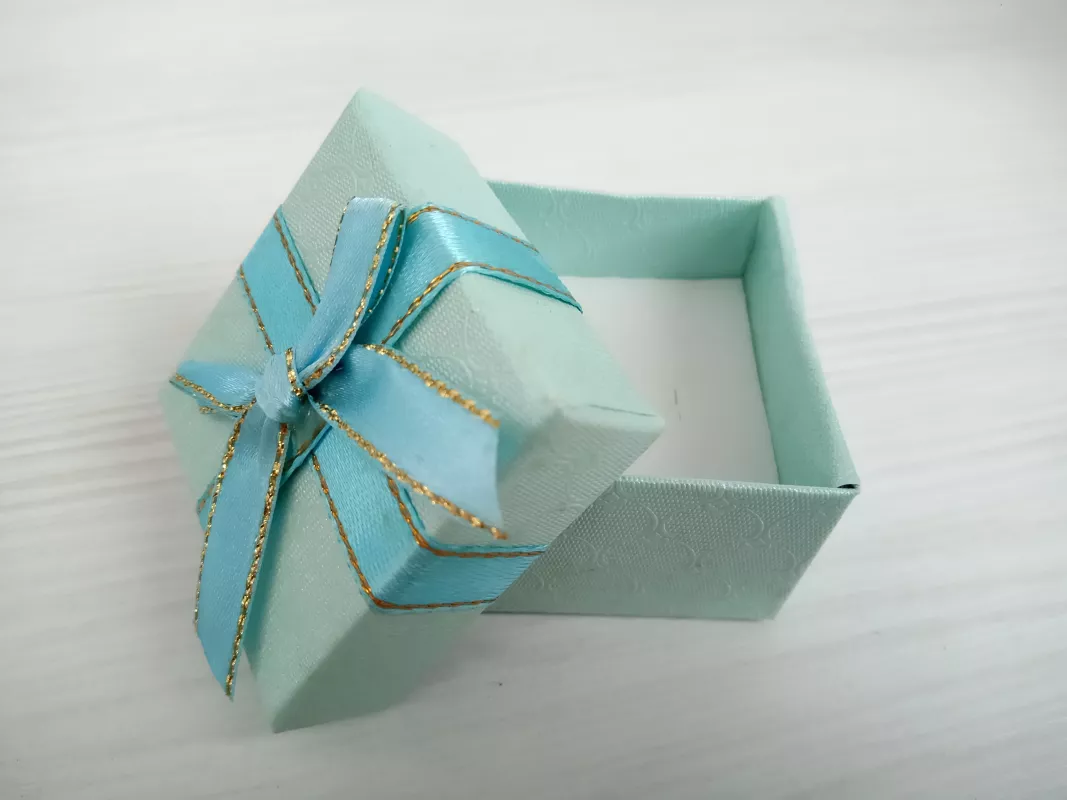 Dárková krabička malá - modrá - vzor a lemování Vyrobeno v Číně