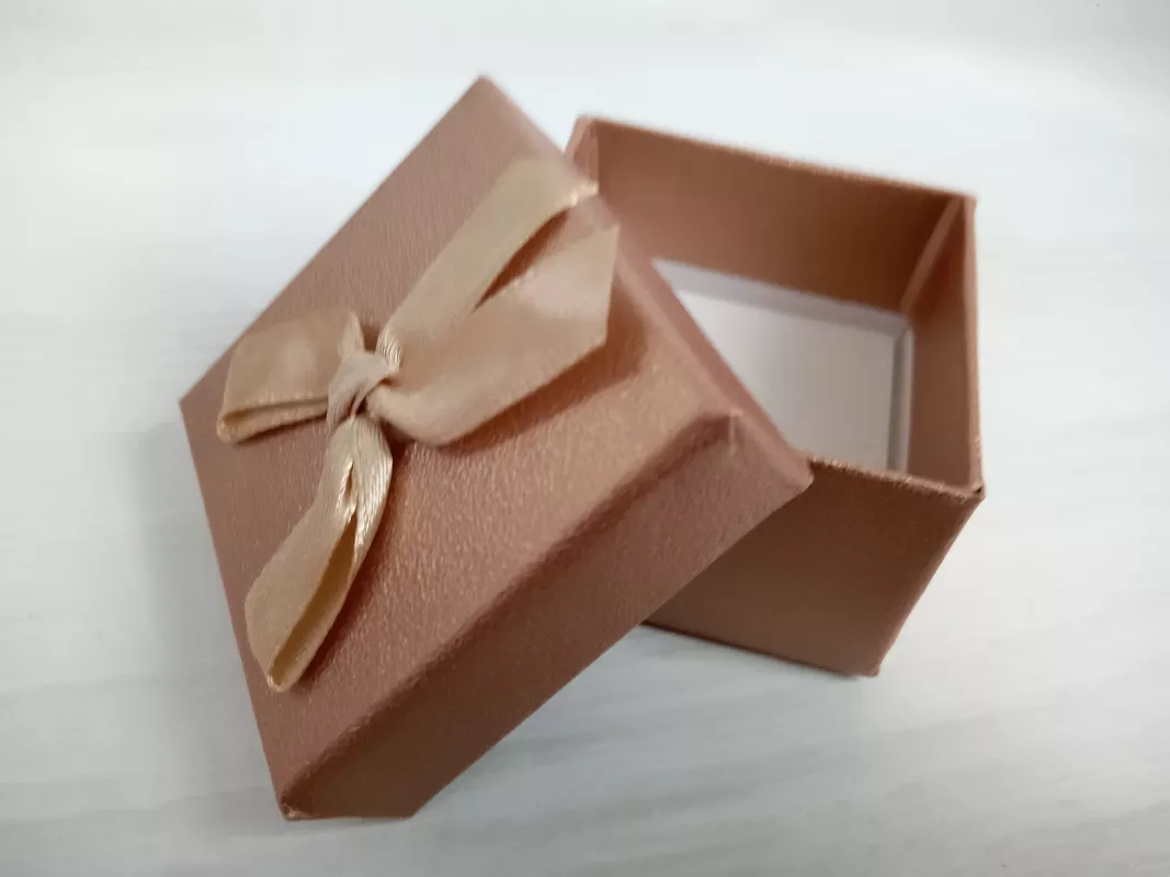 Dárková krabička malá - světle hnědá s béžovou mašličkou Vyrobeno v Číně