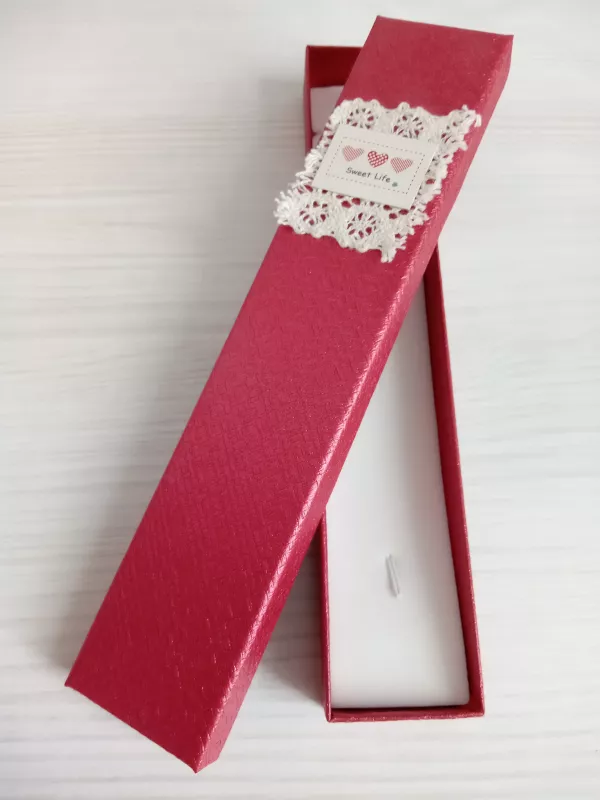 Dárková krabička s krajkou úzká - červená Vyrobeno v Číně