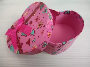 Dárková krabička ve tvaru srdce Vyrobeno v Číně Dárková krabička ve tvaru srdce Vyrobeno v Číně