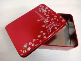 Krabička plechová - Eiffelova věž Vyrobeno v Číně Krabička plechová - Eiffelova věž Vyrobeno v Číně