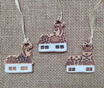 Keramika závěsná - kostelíček DANETA - chráněná dílna