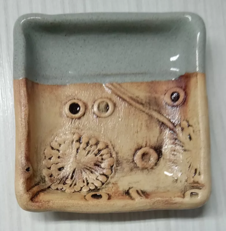 Keramický tácek malý - modrý s pampeliškou DANETA -chráněná dílna