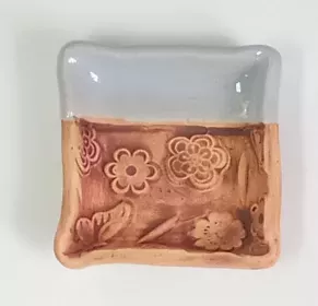 Keramický tácek malý DANETA -chráněná dílna