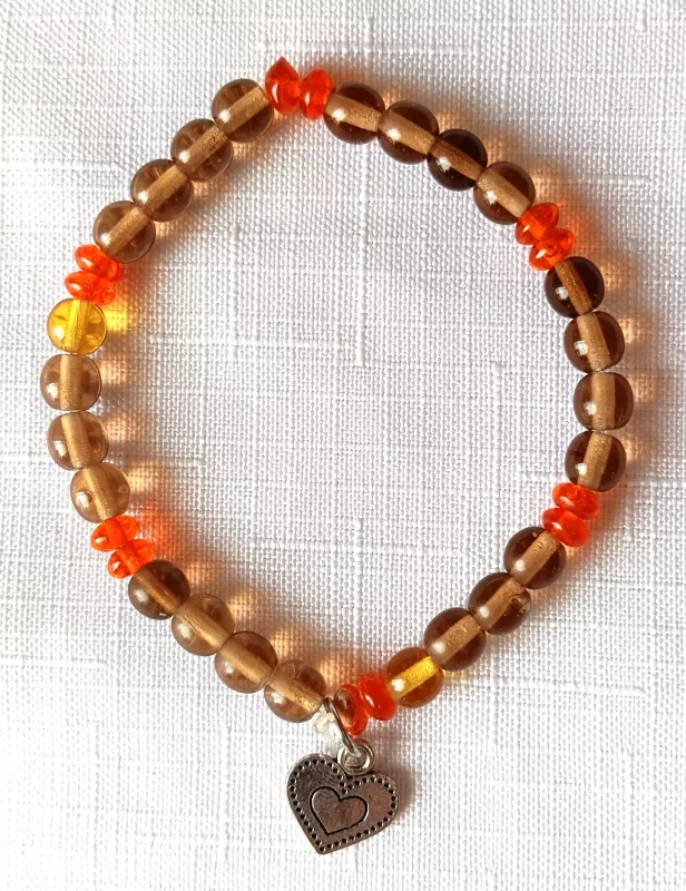 Náramek korálkový - žlutooranžhnědý se srdíčkem