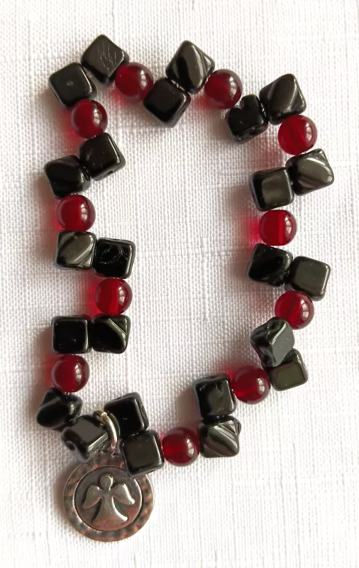 Náramek korálkový - červenočerný č.2