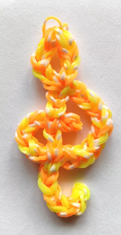 Přívěsek houslový klíč z gumiček Lenka Vávrová