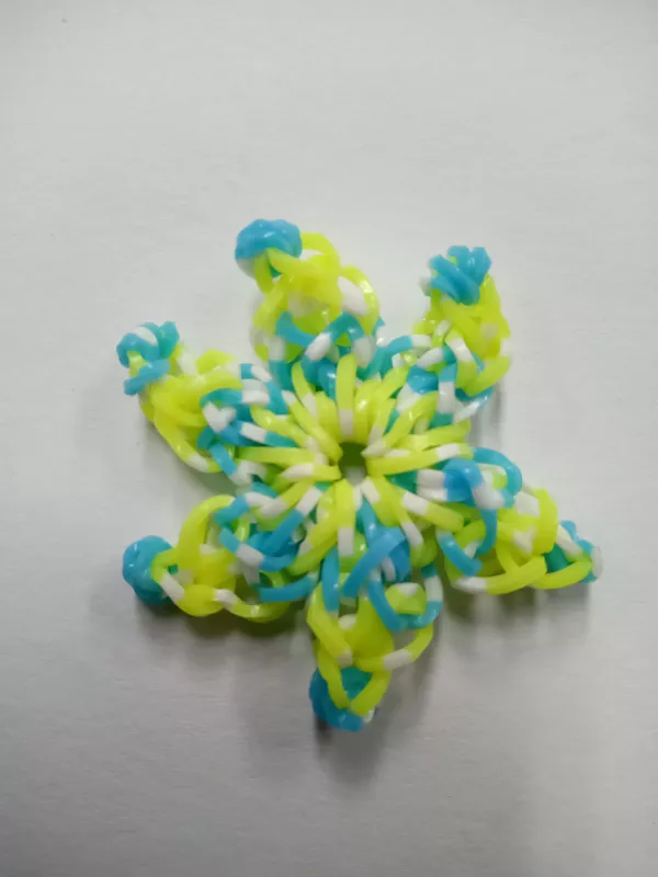 Přívěsek hvězdička z gumiček - 3 Lenka Vávrová