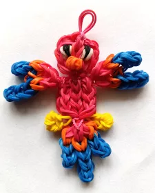 Přívěsek papoušek z gumiček Lenka Vávrová