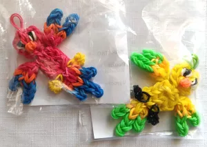 Přívěsek papoušek z gumiček