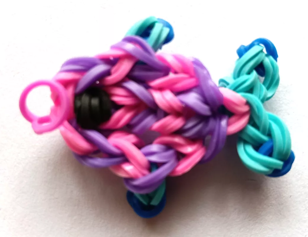 Přívěsek rybička z gumiček Lenka Vávrová