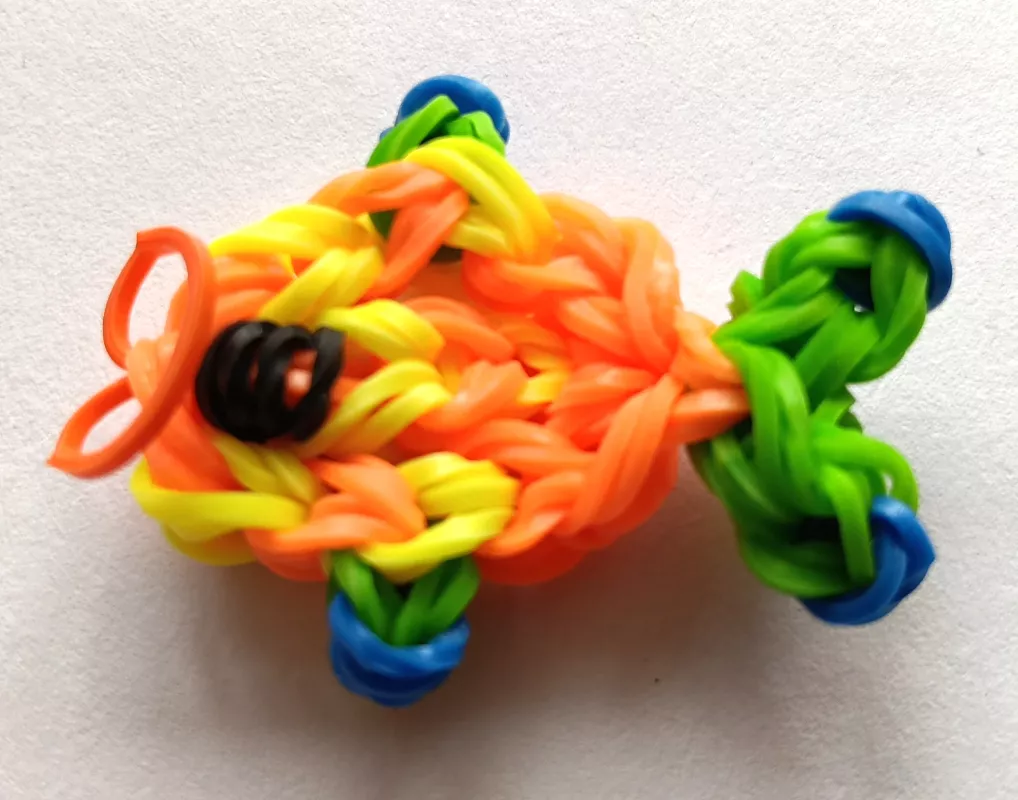 Přívěsek rybička z gumiček - 2 Lenka Vávrová