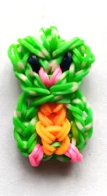 Přívěsek sovička z gumiček 