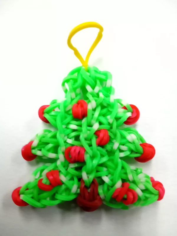Přívěsek vánoční stromek z gumiček - 2 Lenka Vávrová