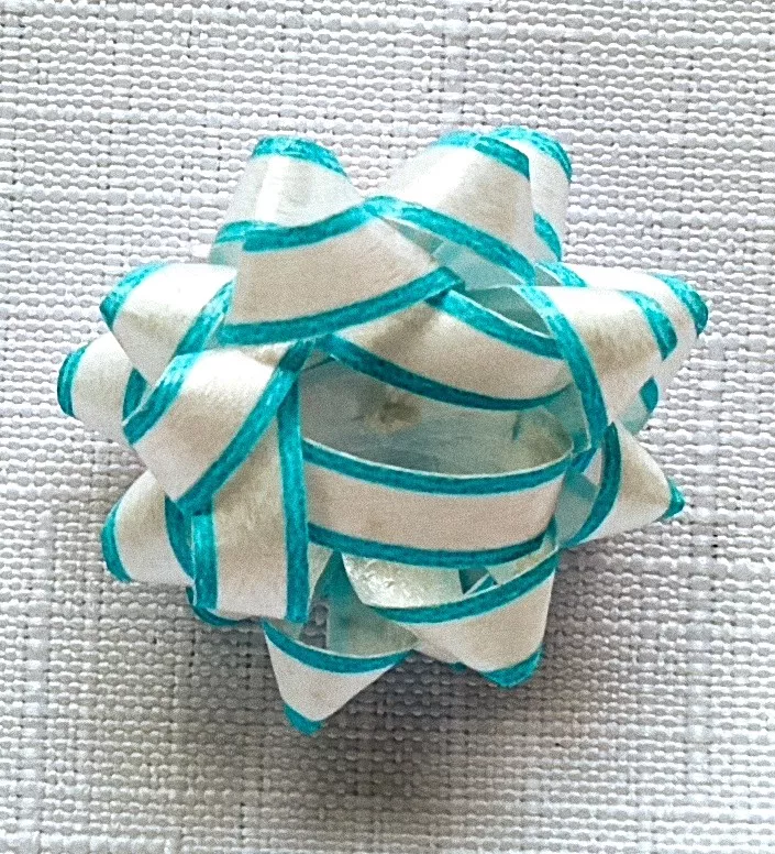 Rozeta mini 2,5 cm - bílá/modré pruhy