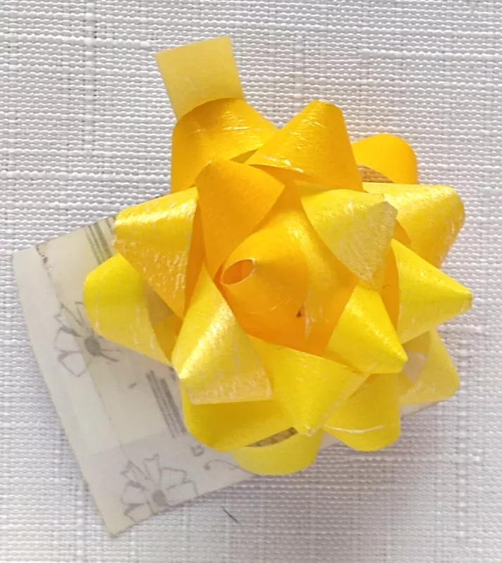 Rozeta 3,5 cm - žlutá/dekor Alvarak